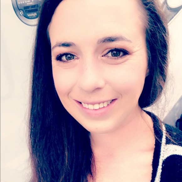 Meet your Posher, Rebecca - Picture 3 of 4